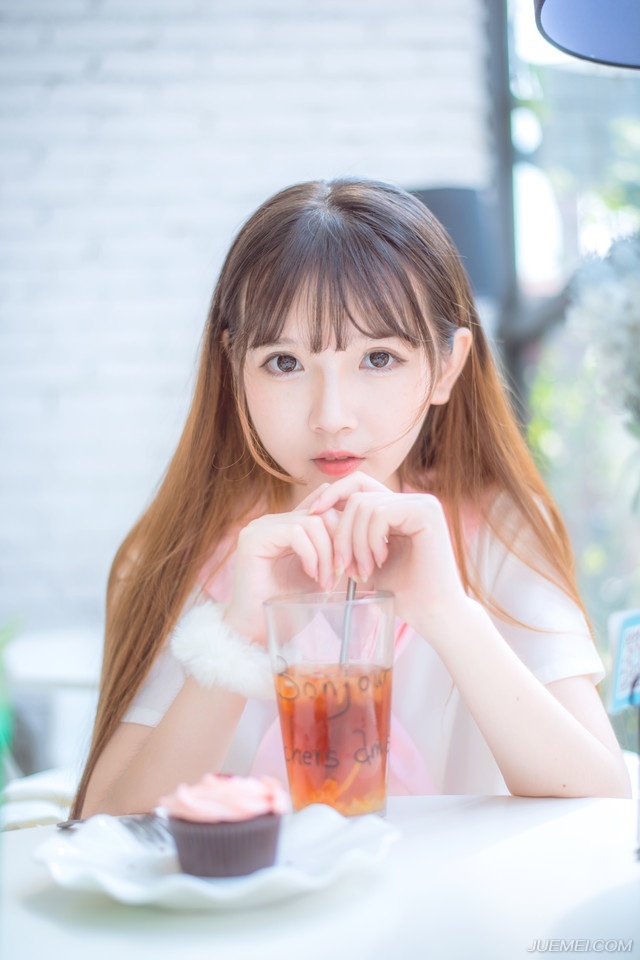 “当啷~”